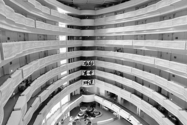 How to Choose Your Hotel Apartment in Deira: Stay or Invest