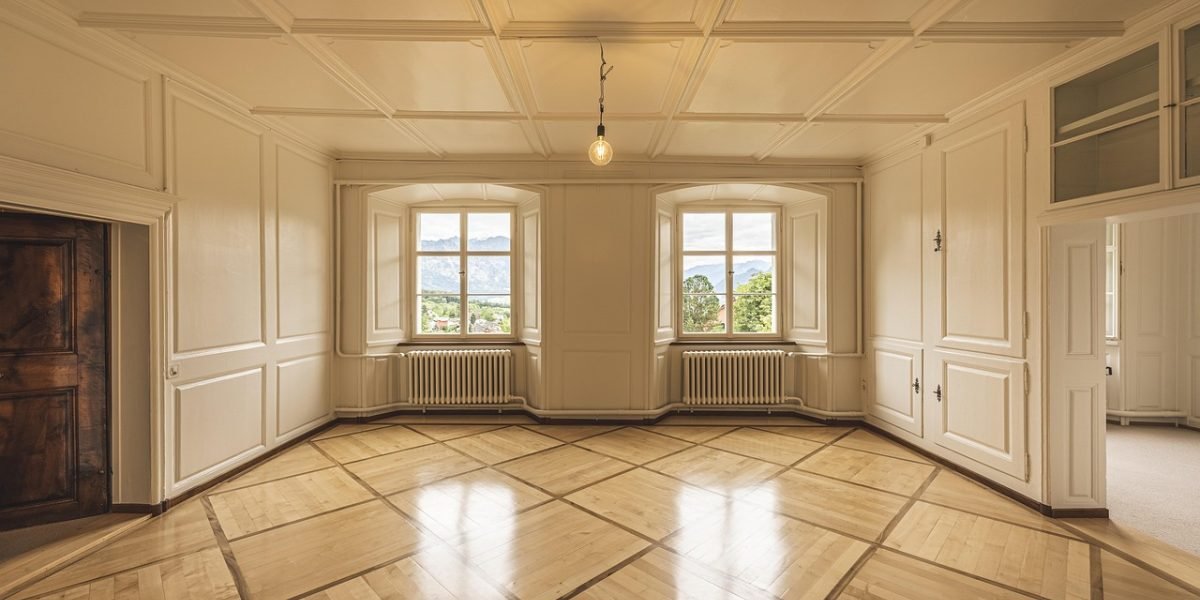 An expat having a discussion with a real estate consultant, symbolizing the process of finding accommodation in a new city.